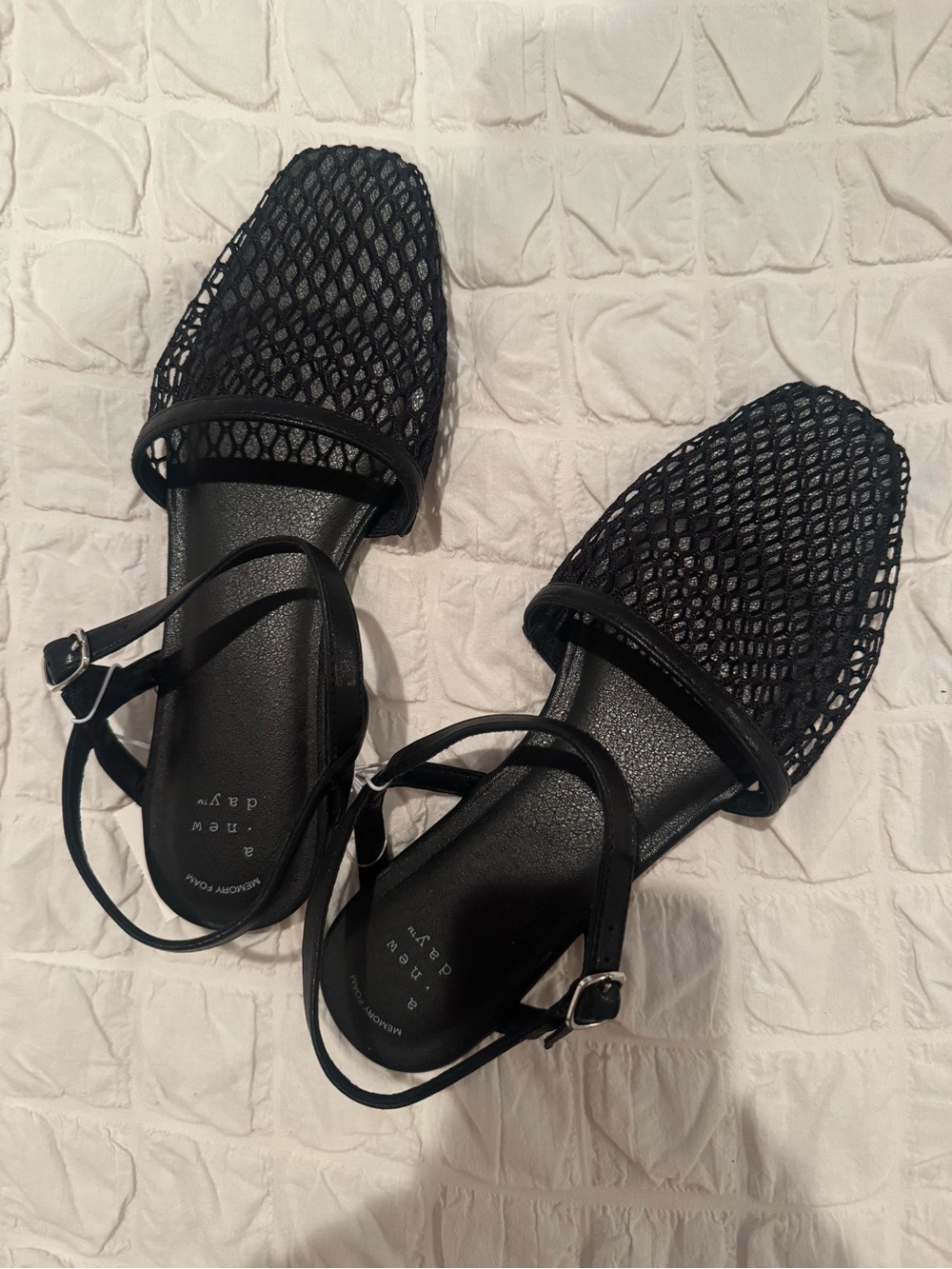 Strappy sandals netted front